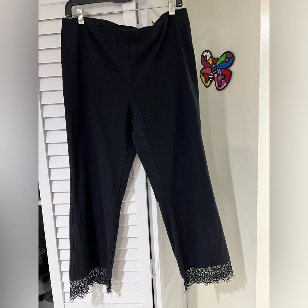 Very good condition crop pants 35”long 32-35 is lace trim   Clean. No tears